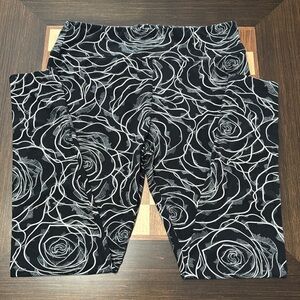 Unicorn. LuLaRoe TC womens leggings black and white sketch roses very soft.